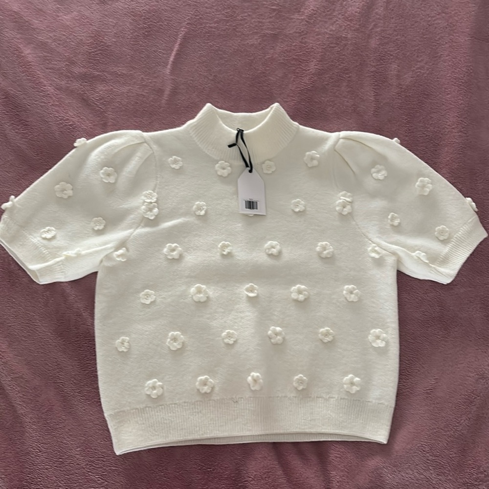 Pretty white sweater never worn